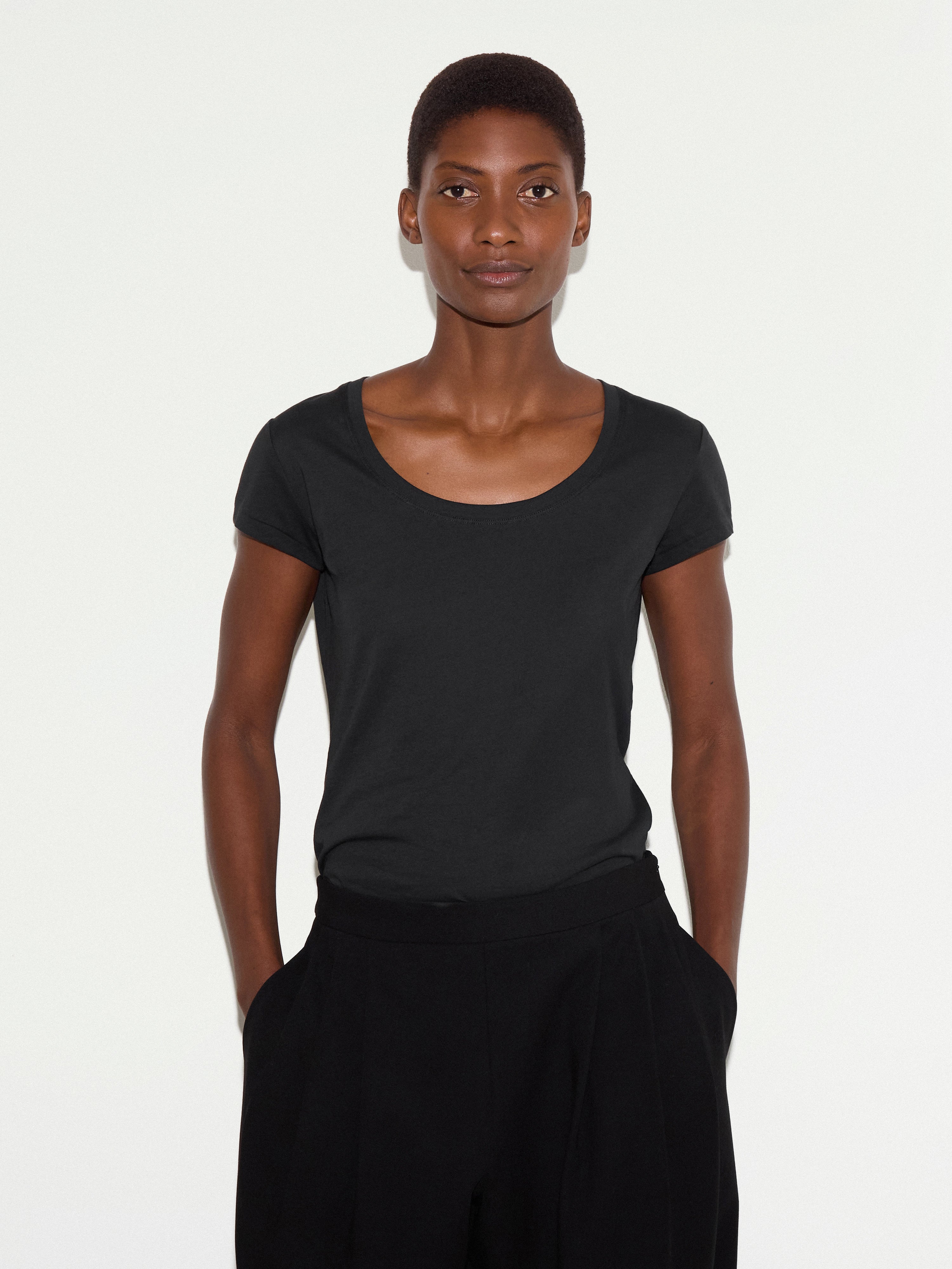 トップス Susan sale Supima Cotton Scoop Neck T-shirt | Black – Jigsaw