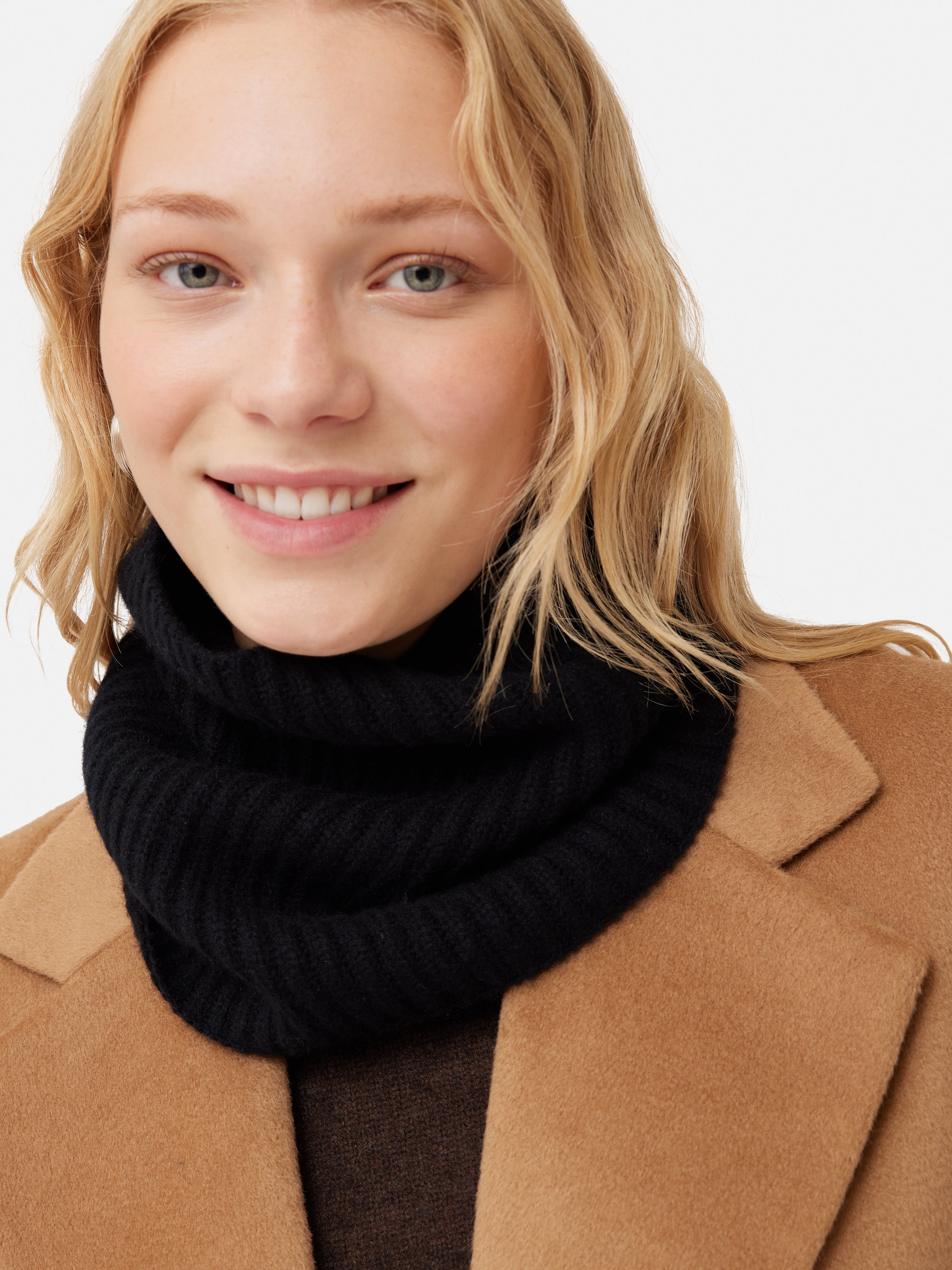 Wool Cashmere Blend Snood Black – Jigsaw - Main Image