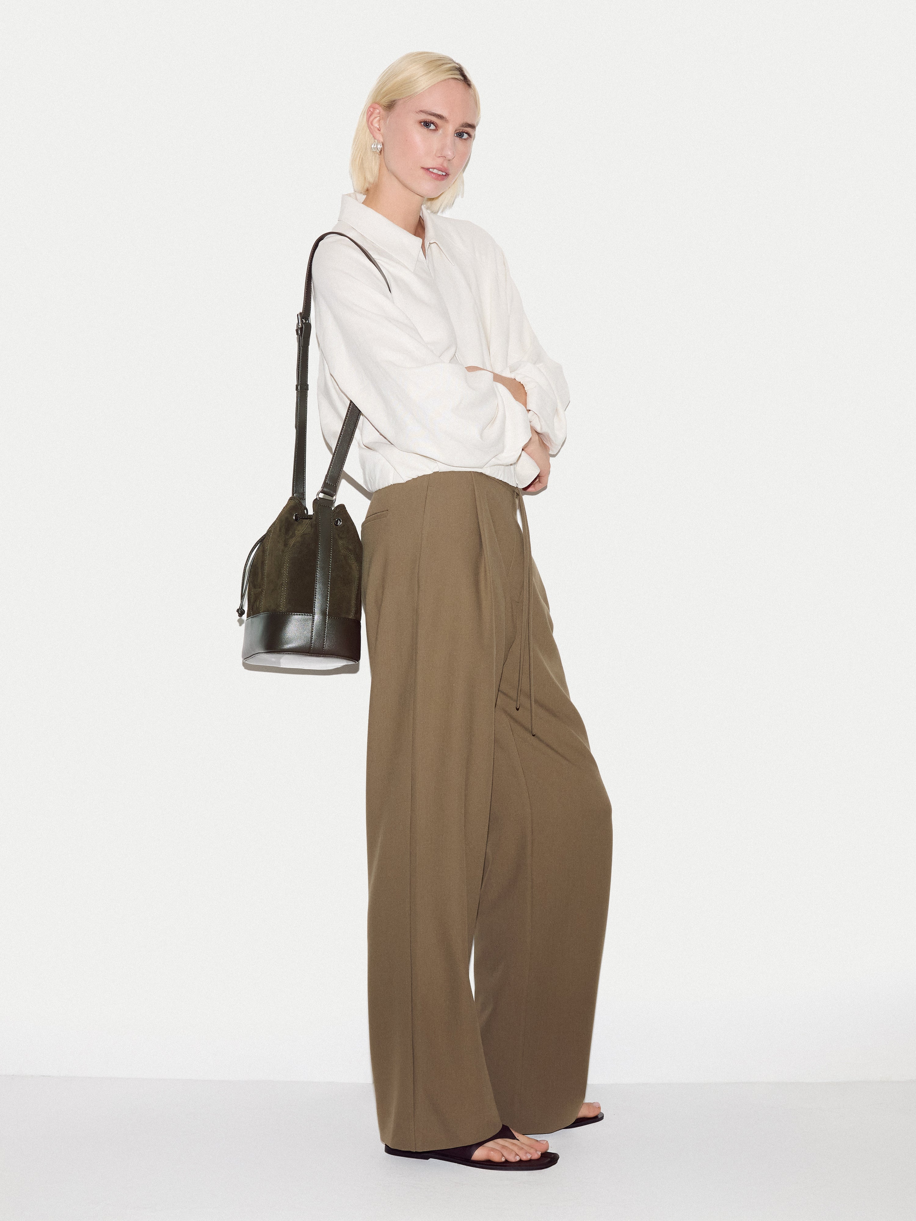 Leather Drawstring Bucket Bag | Khaki – Jigsaw