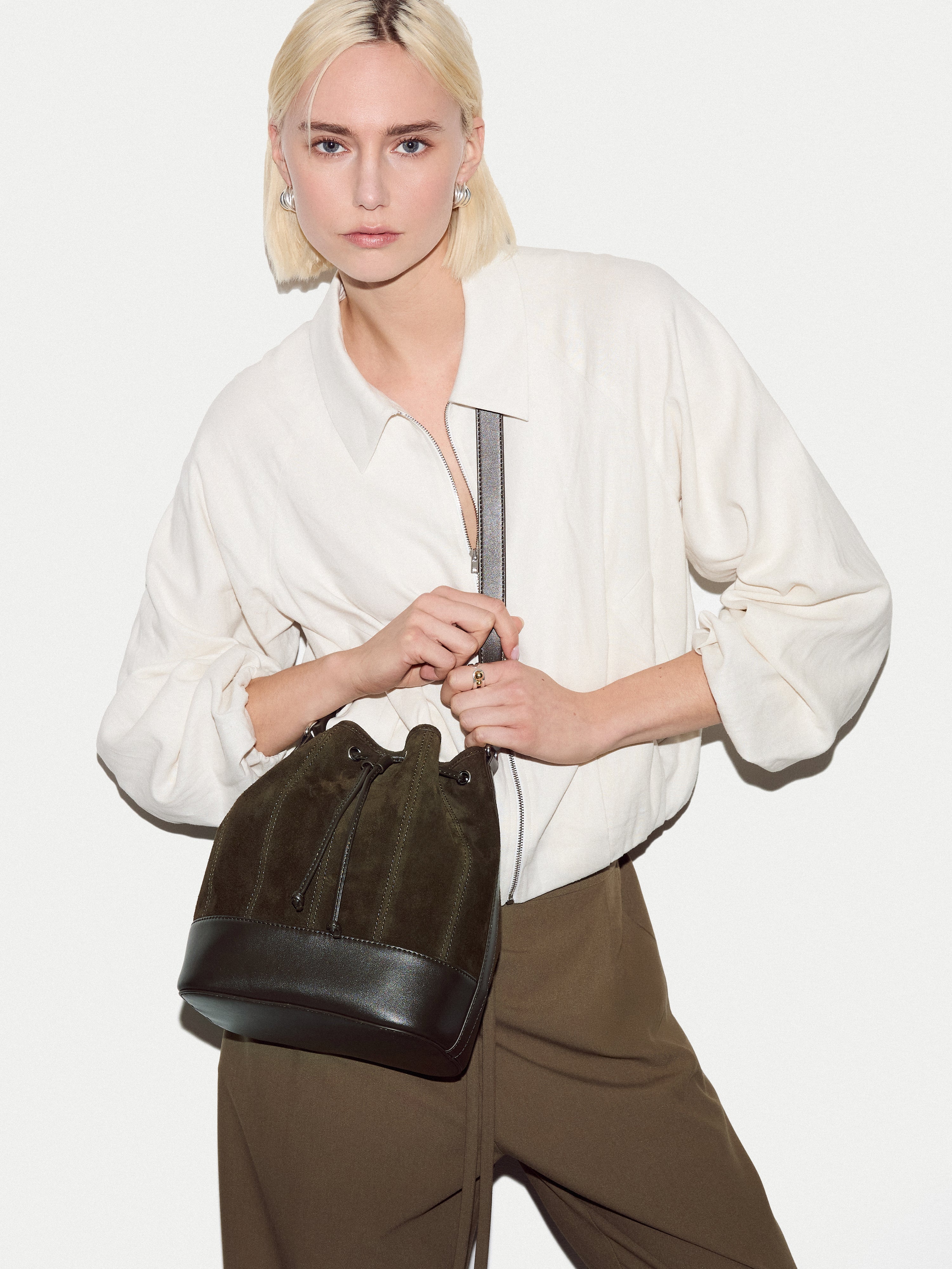 Leather Drawstring Bucket Bag | Khaki – Jigsaw
