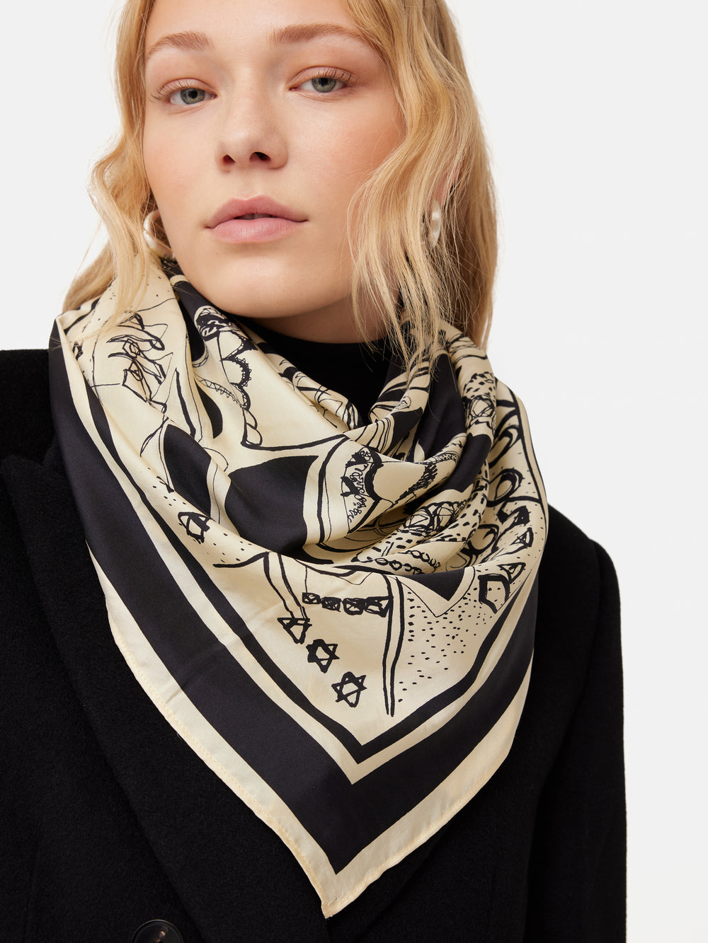 EMBELLISHED KNIT SCARF VALLEY OF THE KINGS