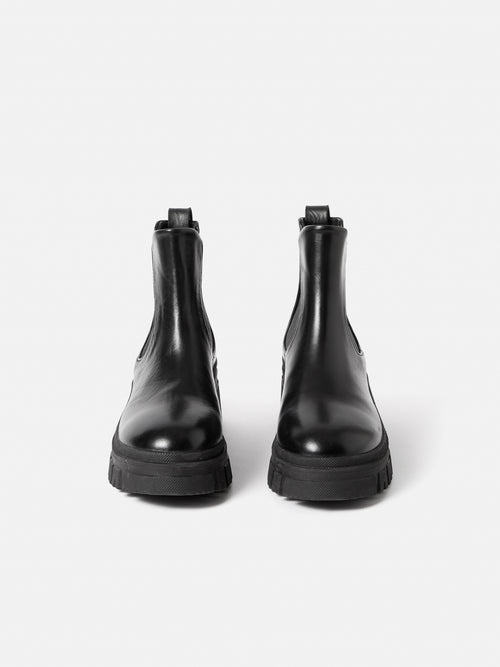 Yvie Gum Sole Leather Boot | Black