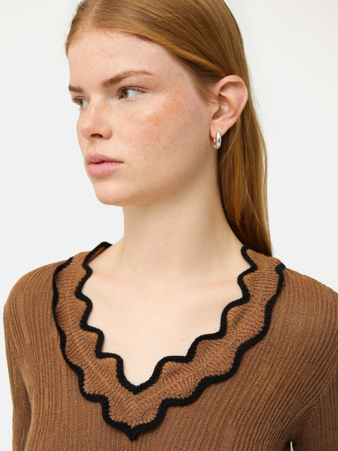 Brown Rib Textured Scallop Textured Rib Top | Brown – Jigsaw
