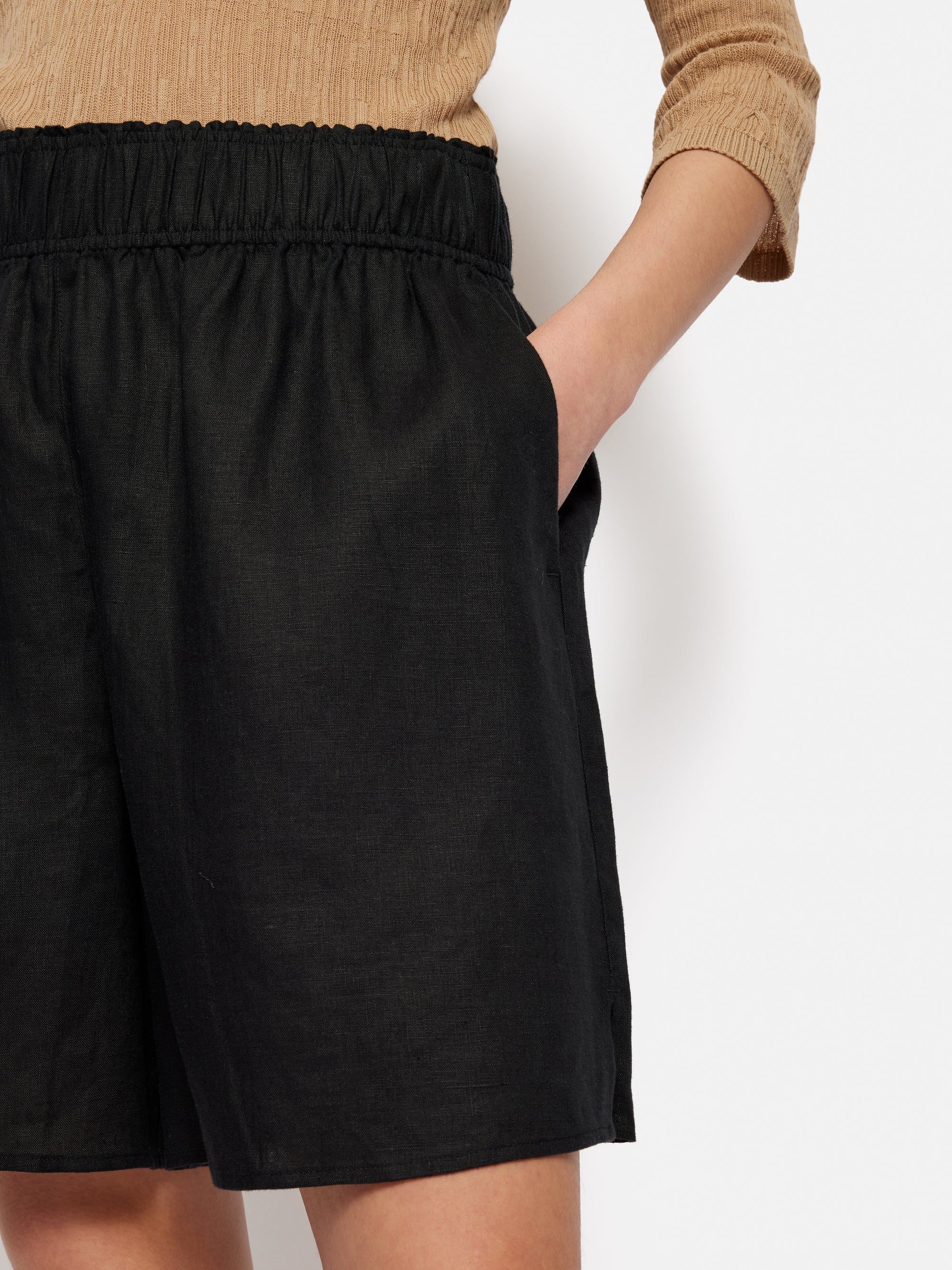 Common Need Island Linen Short Black