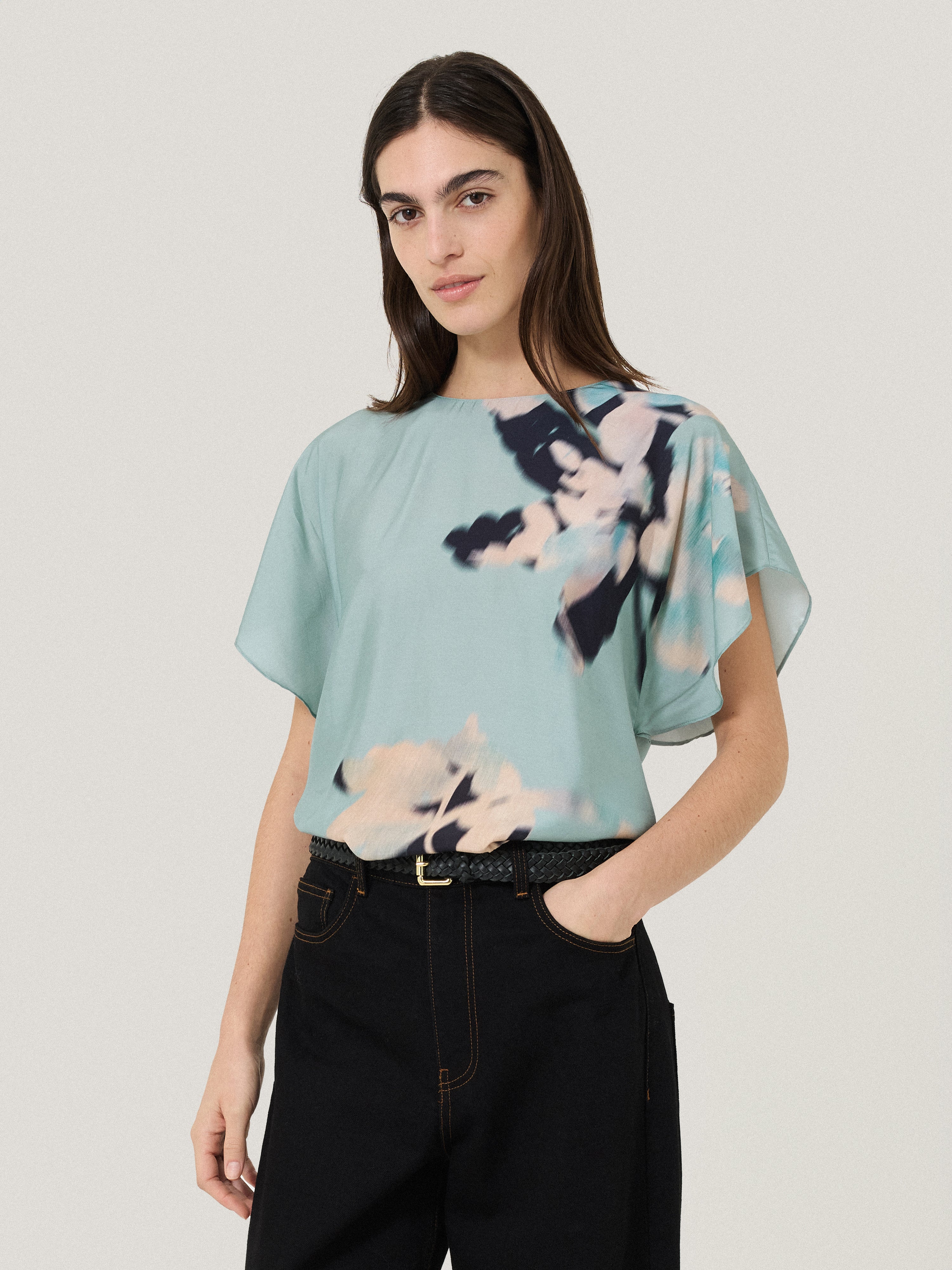 【murral】Framed flower half sleeve top Floral Drift Silk Blend Top | Blue – Jigsaw