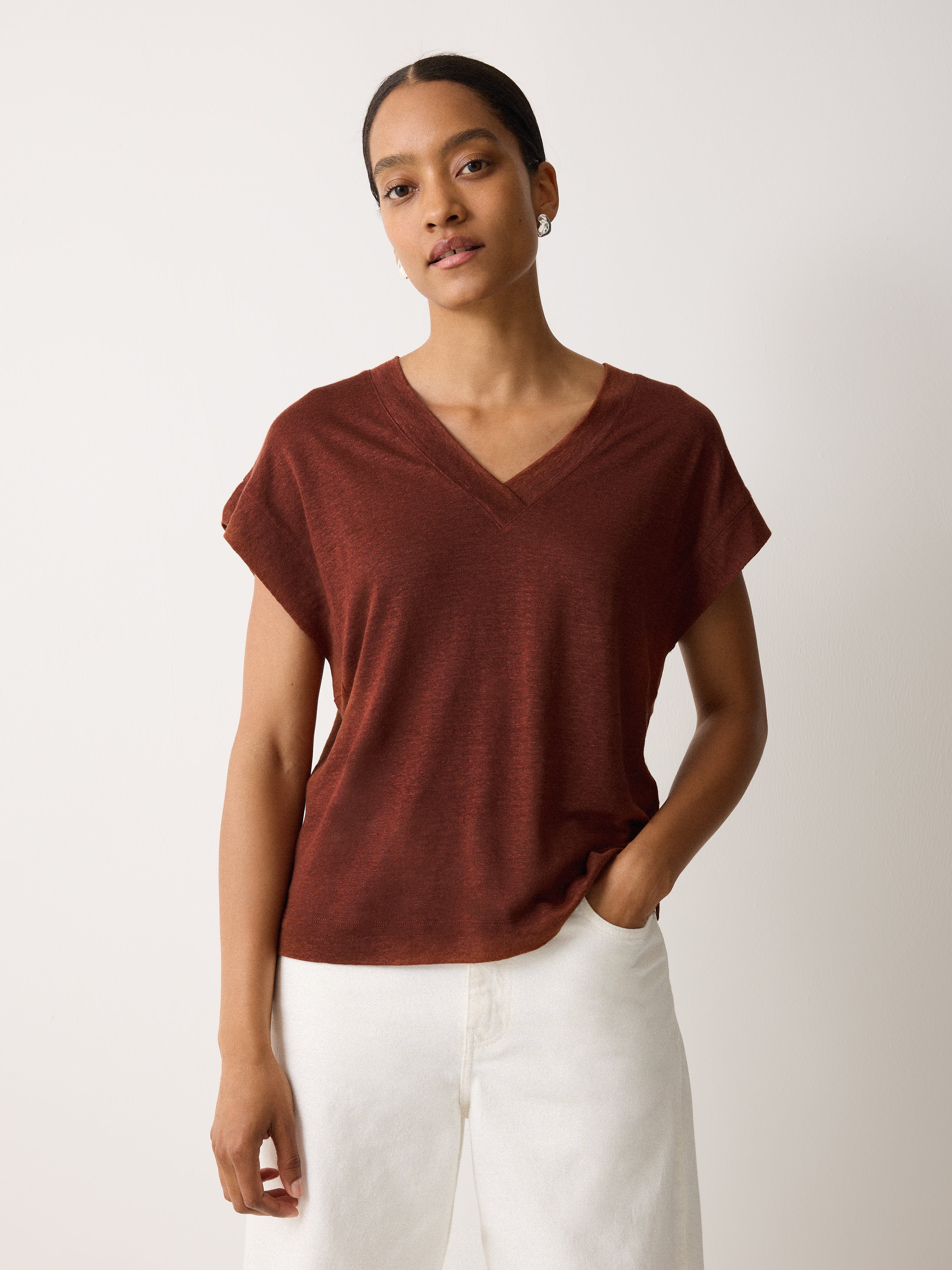 Linen V Neck Tee | Brown – Jigsaw