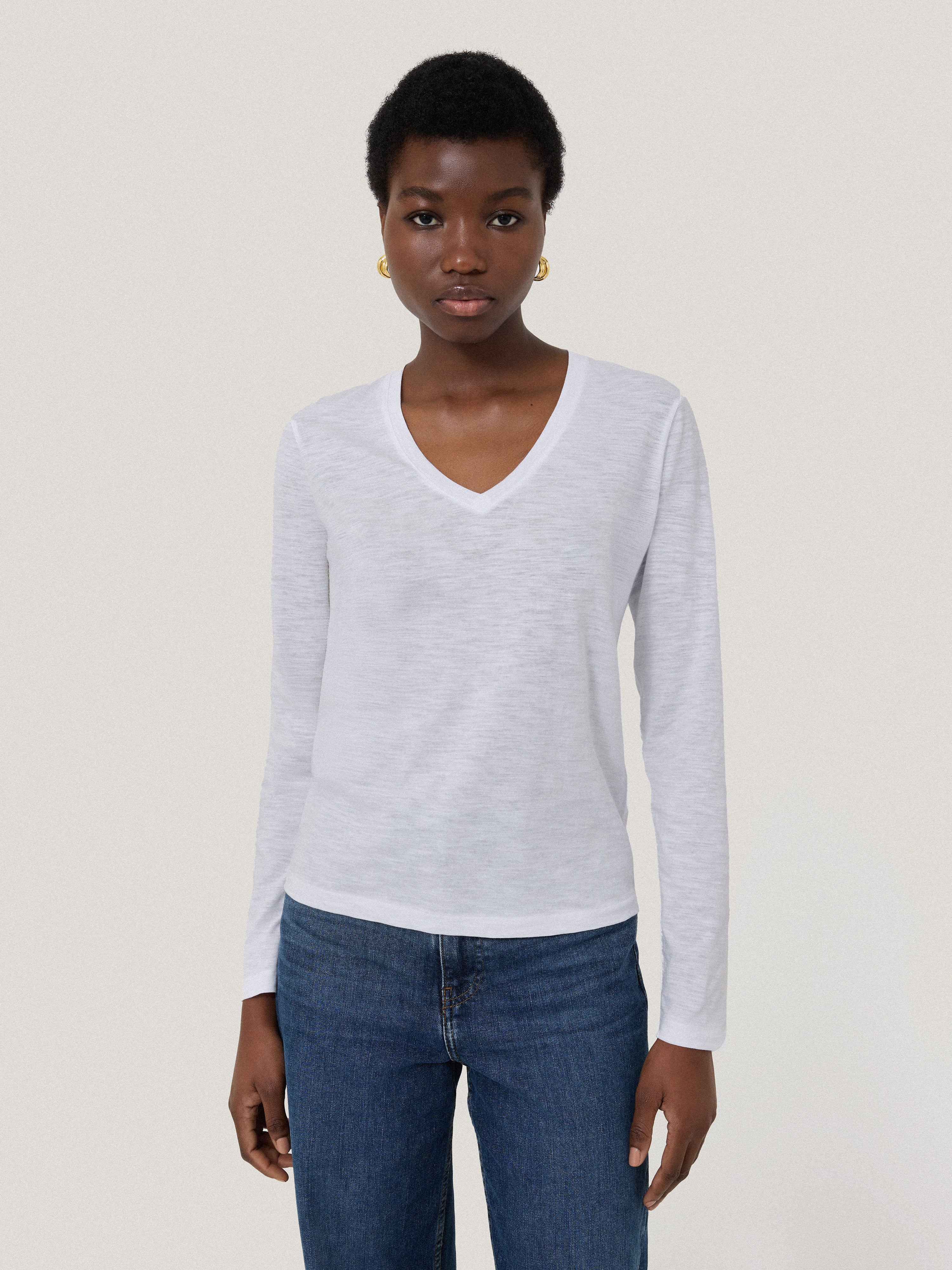 Cotton Slub V Neck Long Sleeve Tee | White – Jigsaw