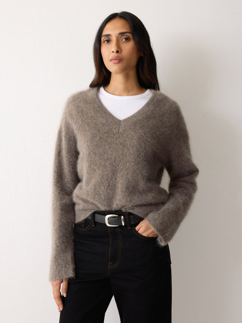 Halo Cashmere V Neck Jumper | Taupe
